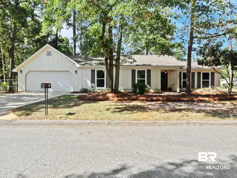 100 Beechwood Cir, Daphne, AL 36526