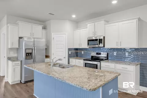 Kitchen - 9355 Eiland Dr, Foley, AL 36535 photo 4 of 5