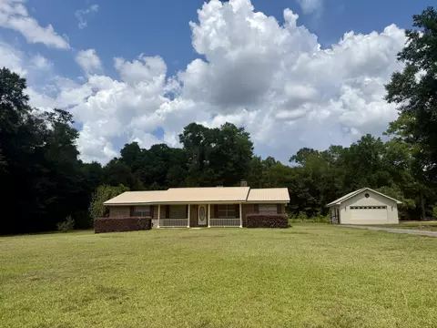 1020 Wolf Log Rd, Flomaton, AL 36441