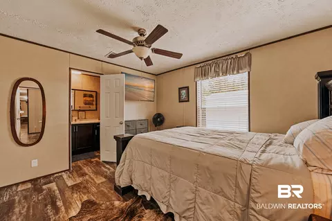 Bedroom - 25015 Pompano Dr, Elberta, AL 36530 photo 3 of 4