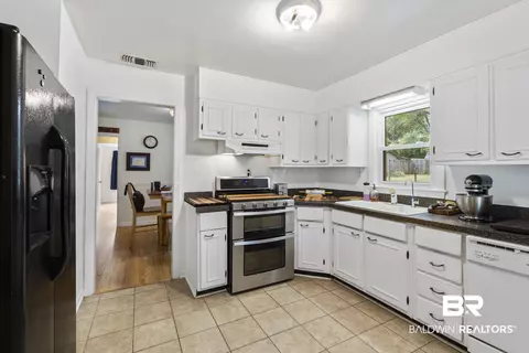 Kitchen - 5609 Diane Dr, Mobile, AL 36618 photo 1 of 2