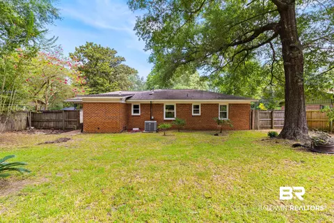 Exterior - 5609 Diane Dr, Mobile, AL 36618 photo 3 of 6