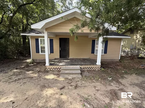 553 4th Ave, Chickasaw, AL 36611