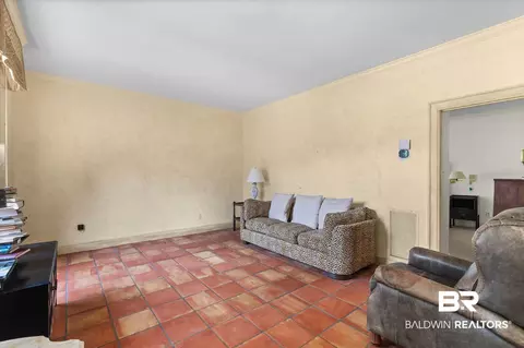 Living - 25 Edgefield Rd, Mobile, AL 36608 photo 4 of 4