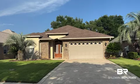 135 Lagoon Dr, Gulf Shores, AL 36542