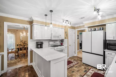 Kitchen - 111 Lakeview Loop, Daphne, AL 36526 photo 2 of 3