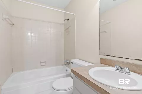 Bath - 4017 Cottage Hill Rd #71, Mobile, AL 36609 photo 2 of 2