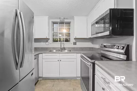 Kitchen - 4017 Cottage Hill Rd #71, Mobile, AL 36609 photo 1 of 1