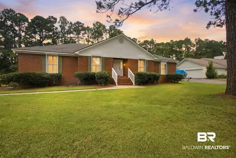 640 Wedgewood Dr, Gulf Shores, AL 36542