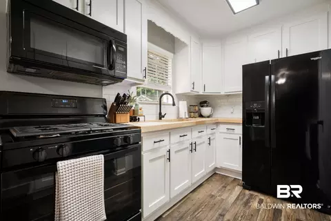 Kitchen - 7327 Jeff Glaze Cir, Mobile, AL 36619 photo 2 of 3