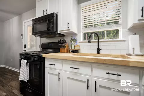 Kitchen - 7327 Jeff Glaze Cir, Mobile, AL 36619 photo 3 of 3