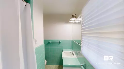 Bath - 2760 Brevard Dr, Mobile, AL 36606 photo 3 of 3