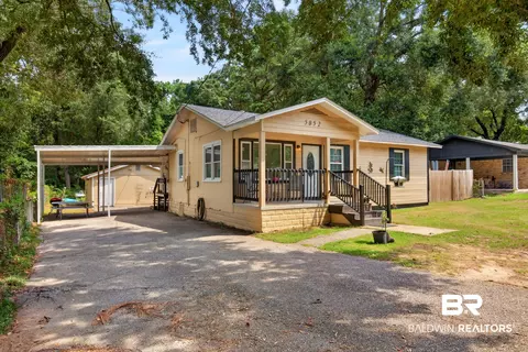 Exterior - 5852 University Ave, Mobile, AL 36618 photo 3 of 11