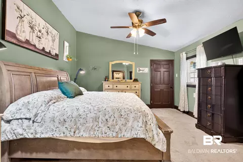 Bedroom - 5852 University Ave, Mobile, AL 36618 photo 3 of 9