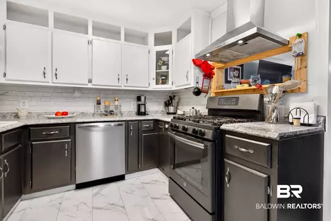Kitchen - 5852 University Ave, Mobile, AL 36618 photo 3 of 5