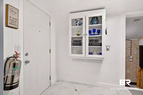 Entry Way - 5852 University Ave, Mobile, AL 36618 photo 3 of 4