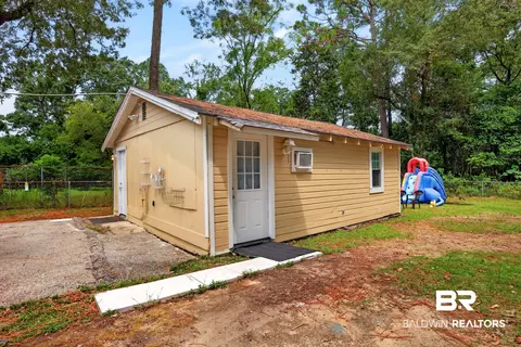 Exterior - 5852 University Ave, Mobile, AL 36618 photo 11 of 11