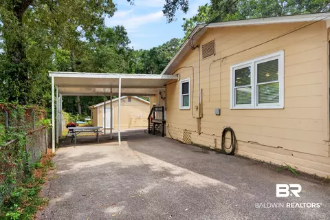 Exterior - 5852 University Ave, Mobile, AL 36618 photo 6 of 11
