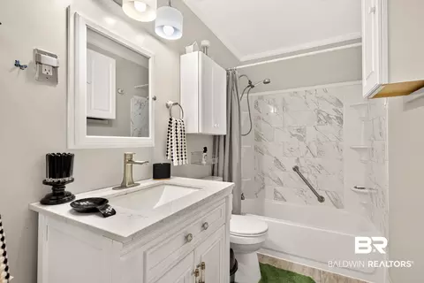 Bath - 5852 University Ave, Mobile, AL 36618 photo 3 of 4
