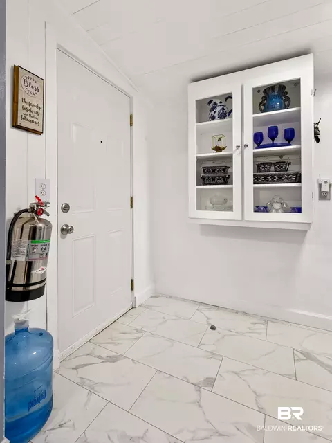 Entry Way - 5852 University Ave, Mobile, AL 36618 photo 2 of 4