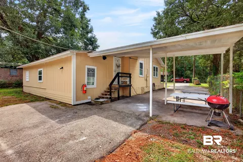 Exterior - 5852 University Ave, Mobile, AL 36618 photo 7 of 11