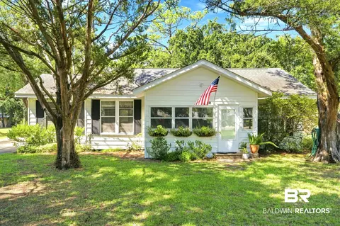 17733 Old Fort Morgan Trl, Gulf Shores, AL 36542