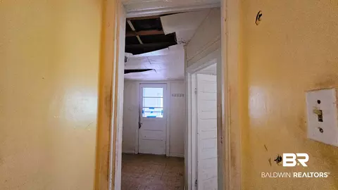 Entry Way - 210 N Beech St, Foley, AL 36535 photo 5 of 6