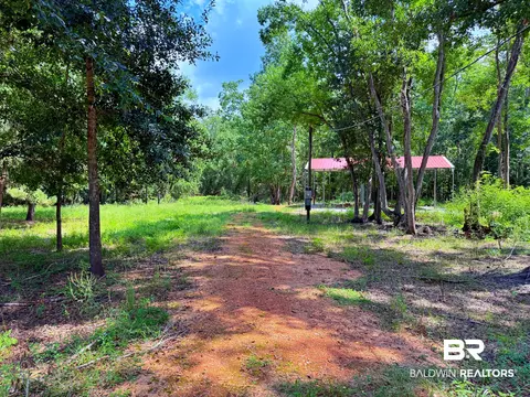 120 Marshall Ln, Atmore, AL