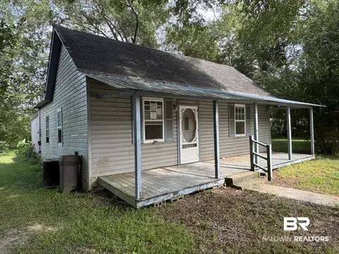 306 NE 1st St, Summerdale, AL 36580