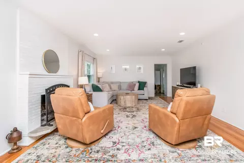 Living - 620 Tuthill Ln, Mobile, AL 36608 photo 2 of 2