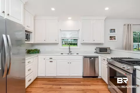 Kitchen - 620 Tuthill Ln, Mobile, AL 36608 photo 3 of 4