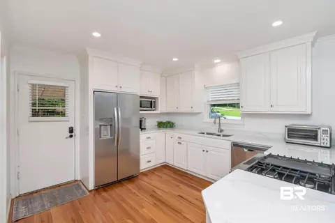Kitchen - 620 Tuthill Ln, Mobile, AL 36608 photo 2 of 4