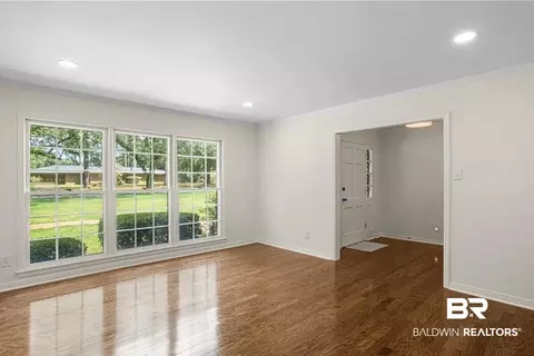 Living - 604 E Cumberland Rd, Mobile, AL 36608 photo 2 of 3