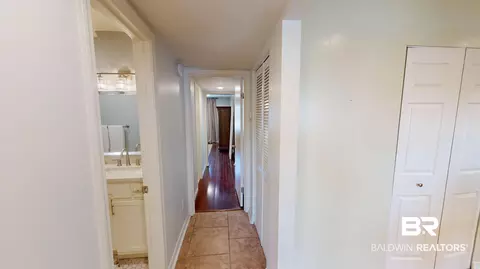 Entry Way - 4009 Old Shell Rd #B2, Mobile, AL 36608 photo 1 of 1