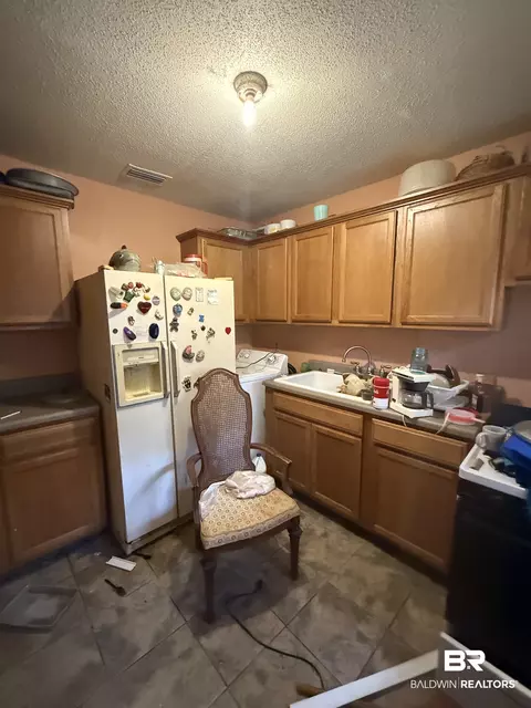 Kitchen - 6102 Lorma Rd, Mobile, AL 36608 photo 1 of 2