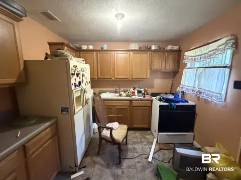 Kitchen - 6102 Lorma Rd, Mobile, AL 36608 photo 2 of 2