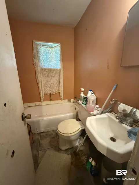 Bath - 6102 Lorma Rd, Mobile, AL 36608 photo 1 of 1