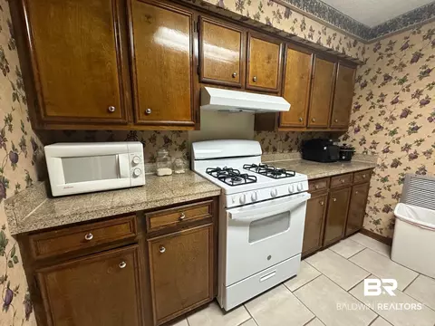 Kitchen - 6533 Cedar Bend Ct #A, Mobile, AL 36608 photo 4 of 5