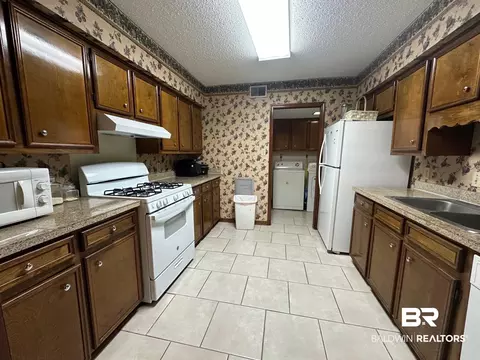 Kitchen - 6533 Cedar Bend Ct #A, Mobile, AL 36608 photo 3 of 5