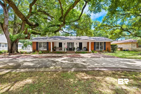 1348 W Fairway Dr, Gulf Shores, AL 36542