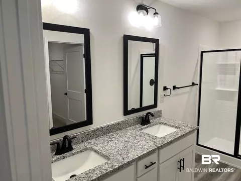 Bath - 620 Mayflower Dr, Foley, AL 36535 photo 2 of 5