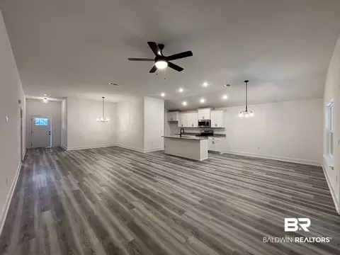 Living - 620 Mayflower Dr, Foley, AL 36535 photo 2 of 3