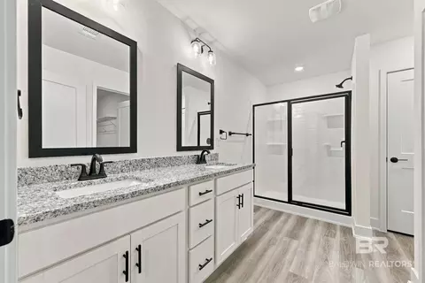 Bath - 620 Mayflower Dr, Foley, AL 36535 photo 1 of 2
