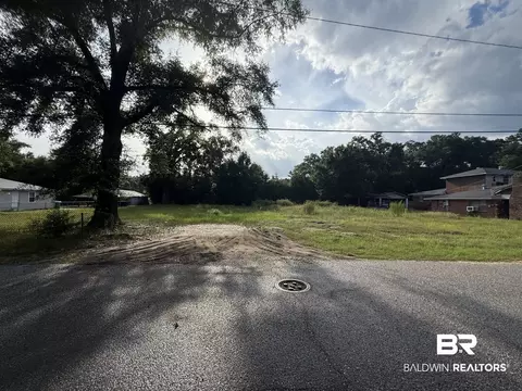 31 Bernard St, Saraland, AL 36571