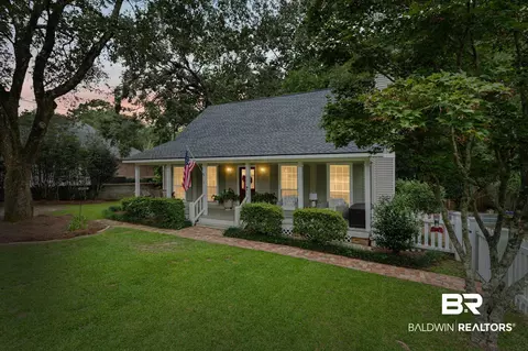 5 Echo Ln, Fairhope, AL 36532
