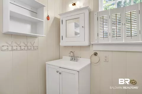 Bath - 210 Lanier Ave, Mobile, AL 36607 photo 6 of 7