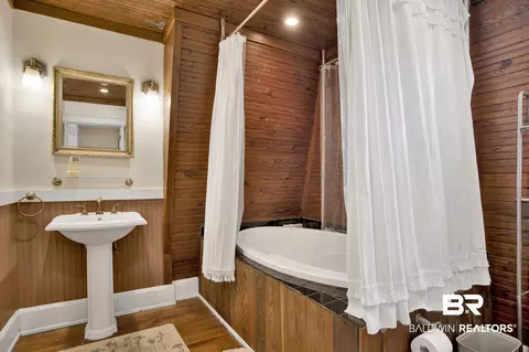 Bath - 210 Lanier Ave, Mobile, AL 36607 photo 5 of 7