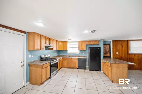 Kitchen - 554 Mohawk St, Mobile, AL 36606 photo 1 of 1