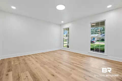 Living - 1908 Bent Tree Ct, Mobile, AL 36609 photo 5 of 6