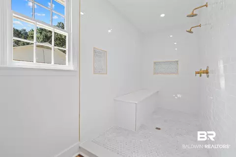 Bath - 1908 Bent Tree Ct, Mobile, AL 36609 photo 2 of 4